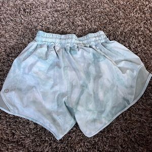 Lululemon hotty high low rise, size 2, 4in